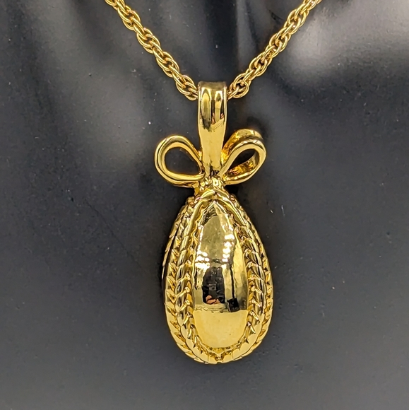 Joan Rivers Egg Shaped Pendant Gold Tone Rope Chain Vintage Signed 30 Inch Long - Picture 3 of 9